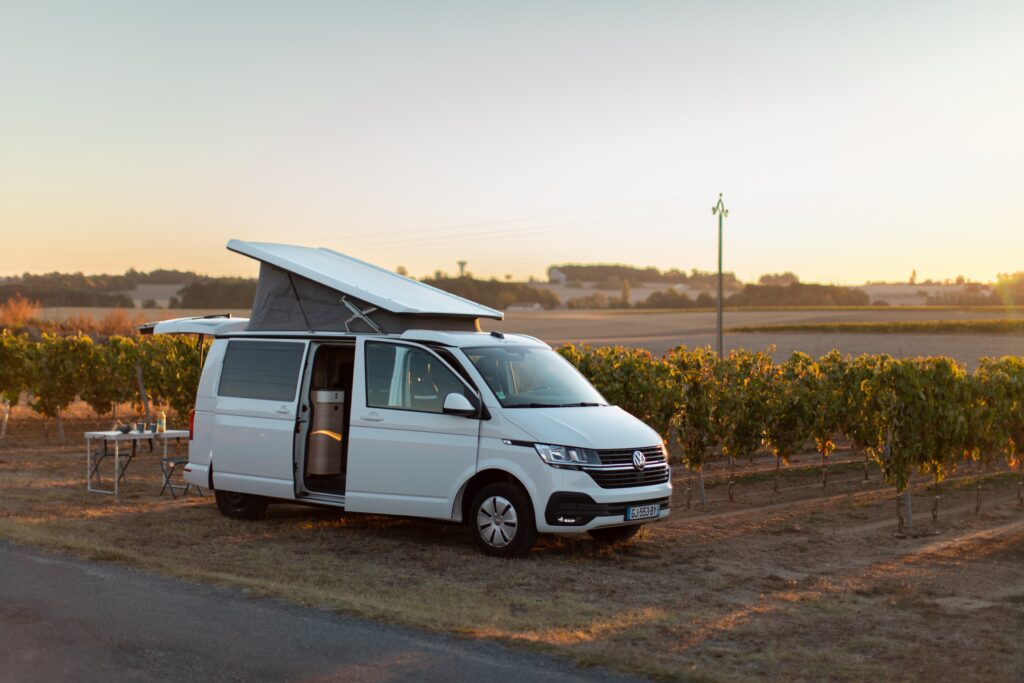 Le van aménagé de LocVan près de Barbezieux