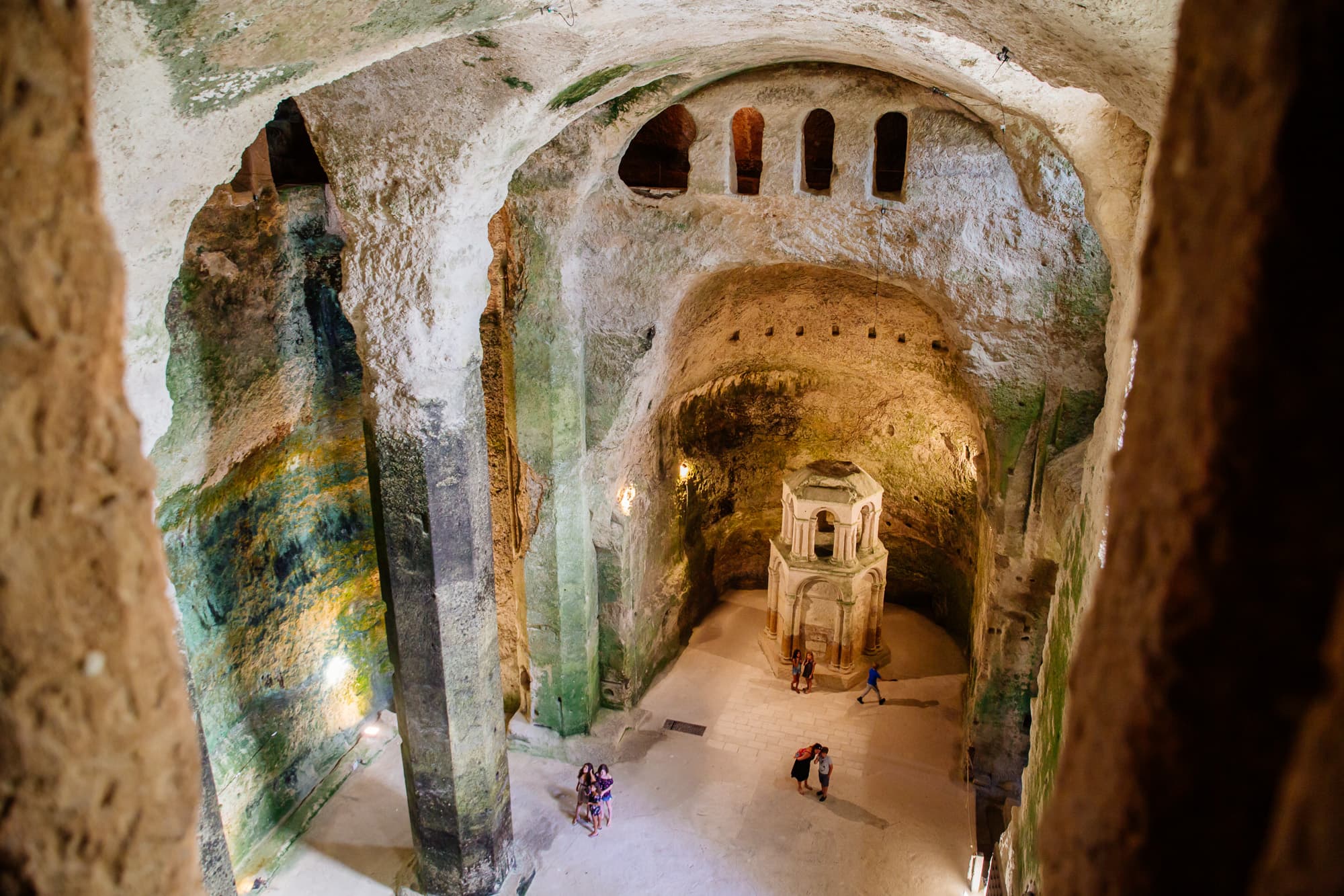 Visite de groupe de l'église souterraine d'Aubeterre sur Dronne